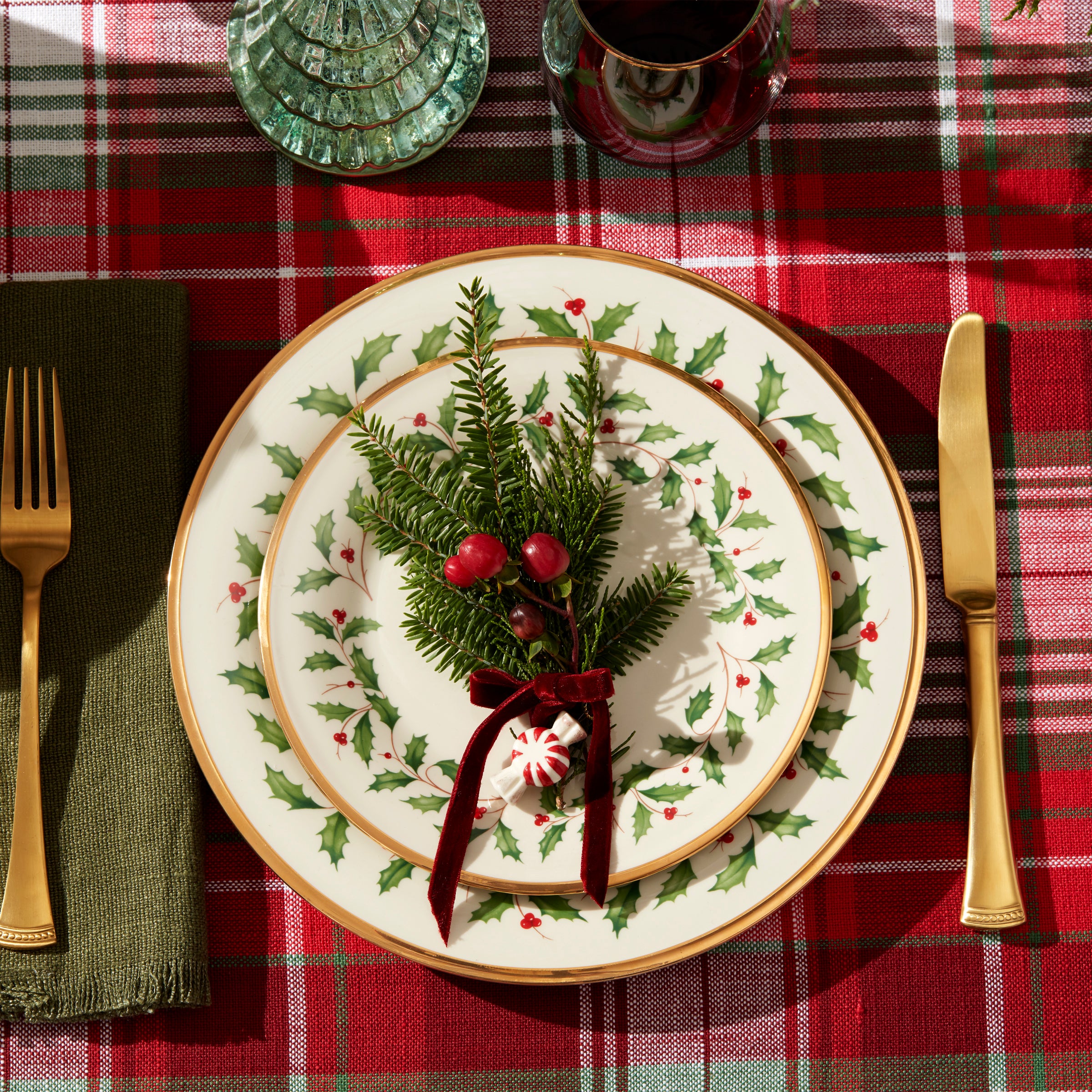 Holiday 18 Piece Dinnerware Set